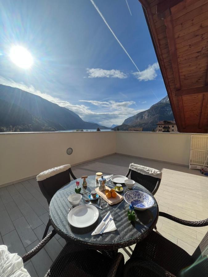 Attico Con Vista Sul Lago E Montagne A Molveno Exterior foto