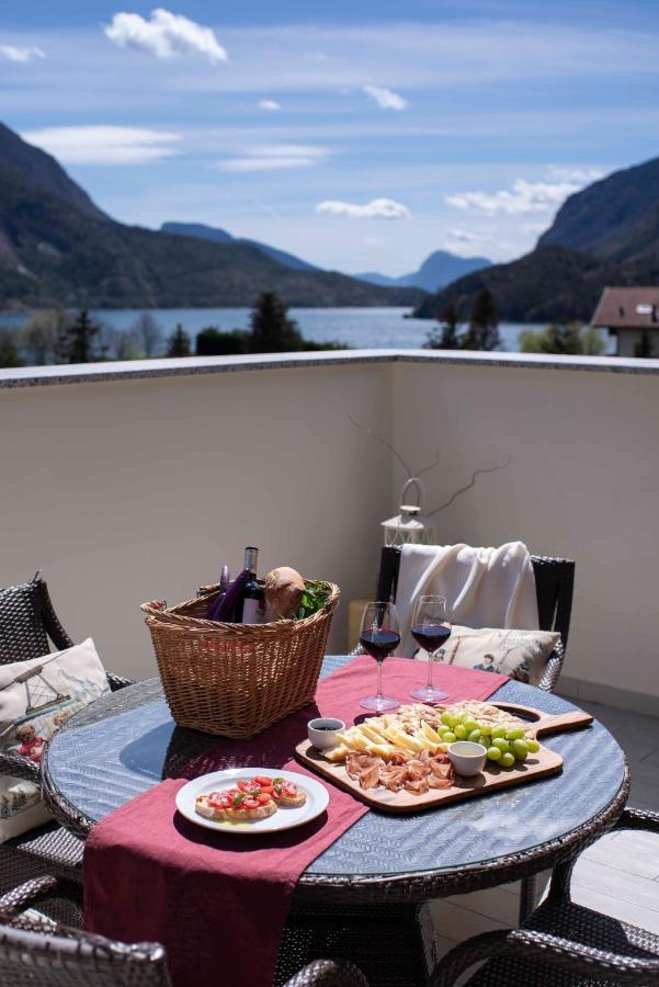 Attico Con Vista Sul Lago E Montagne A Molveno Exterior foto